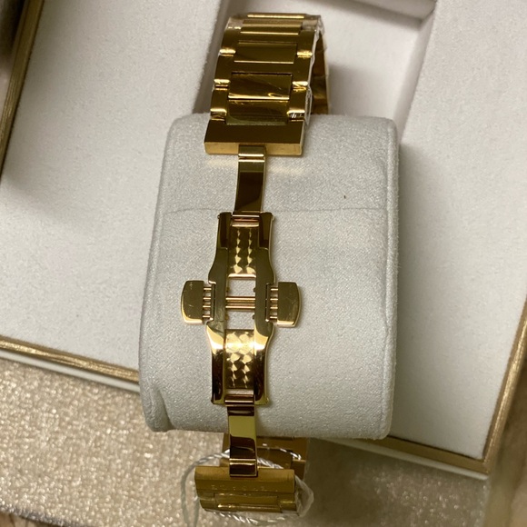 Versace - Picture 8 of 14